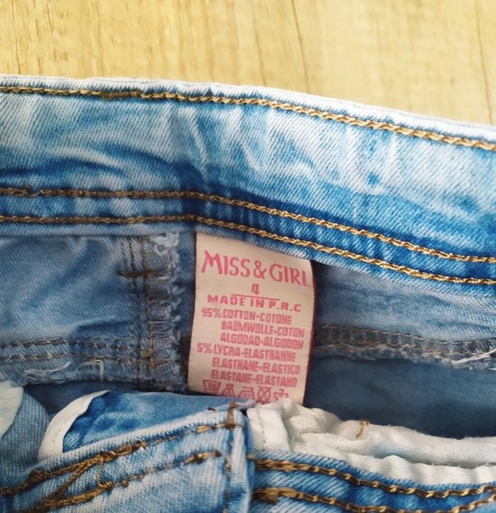 Jupe en jean clair et fleurs 🌺 taille 4 ans Miss & Girl - photo numéro 3