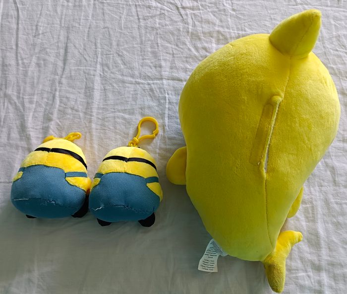 Lot de peluches Baby Shark et Minions - photo numéro 8