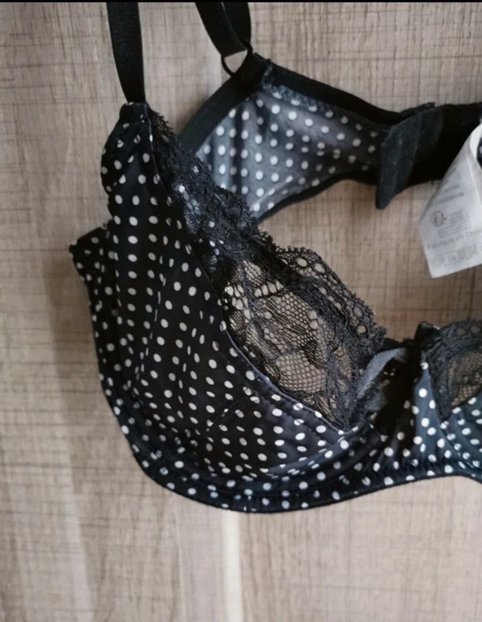 Très joli soutien gorge taille 95C - photo numéro 2