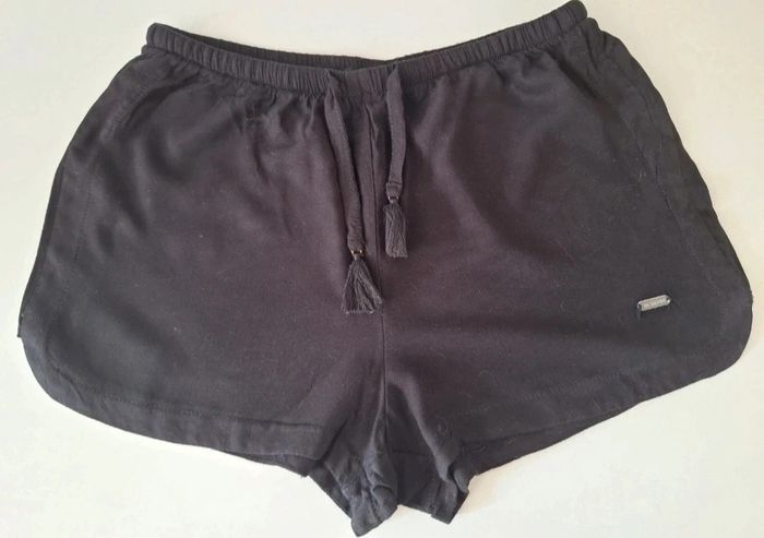 Short noir fluide et large