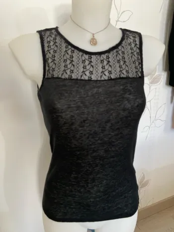 Top dentelle fleurie NafNaf noir Taille S