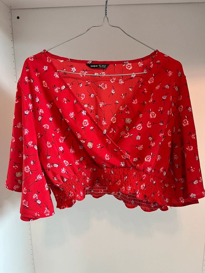 Ensemble fleuri rouge Shein – short taille haute + haut cache-cœur Taille M