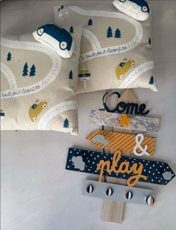 Lot de 2 coussins thème voitures et Patère chambre enfant dessins voitures