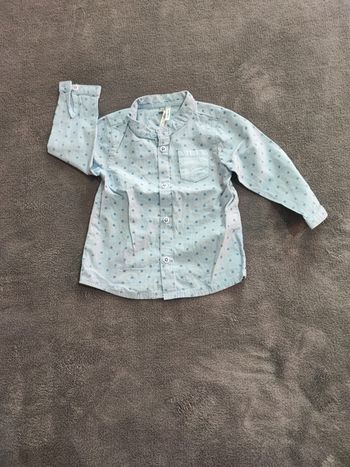 Joli chemise bleu clair avec étoiles