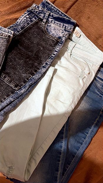 Lot 3 jeans