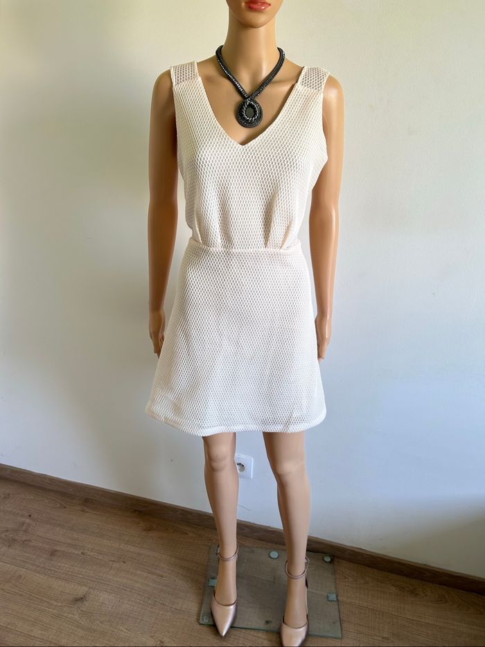 Robe crème neuve sans manches Naf Naf taille 40 (valeur 65€) - photo numéro 3