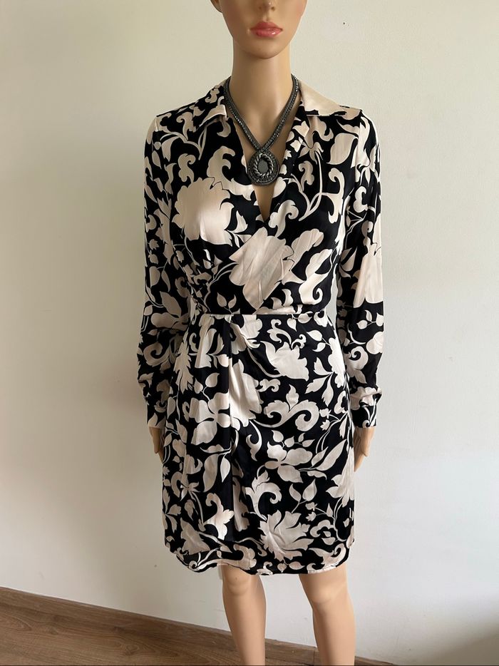 Robe noire et écrue neuve à manches longues Morgan taille 36 (valeur 80€)