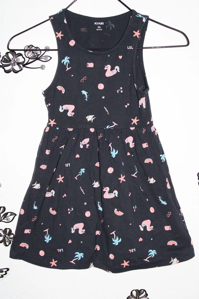 🦄 Robe d'été Kiabi bleu marine à motifs fantaisie - Taille 5 ans 🌴