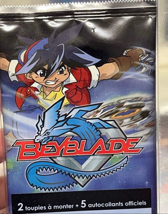 7 blisters Beyblade Sachets de 2 Mini toupies 5 Stickers - photo numéro 4