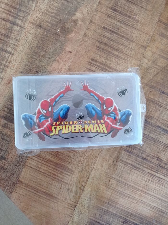 Boite pour ranger les masques