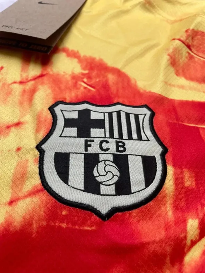 Maillot concept foot Barcelone jaune rouge édition Flamme taille M - photo numéro 7