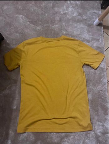 T-shirt Jordan Jaune en très bonne état 