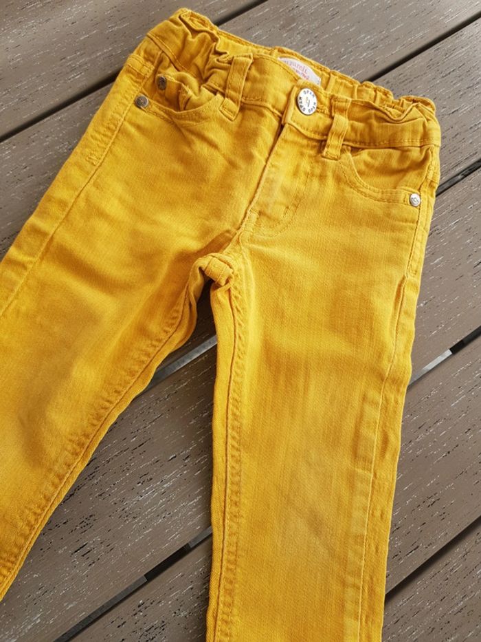 Jeans moutarde 2 ans - photo numéro 2
