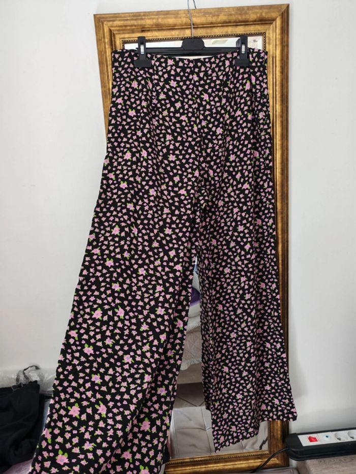 Pantalon large fleurs neuf - photo numéro 9