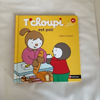 LIVRE TCHOUPI EST POLI
