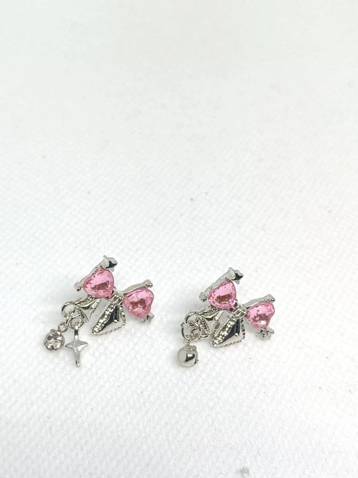 Boucles d'oreilles noeud pierre rose