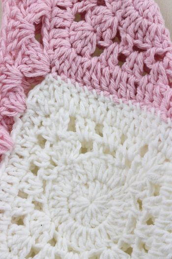 sac bohème carré grand mère blanc et rose