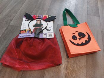 Ensemble de diable 3 ans neuf avec sac
bonbon neuf
