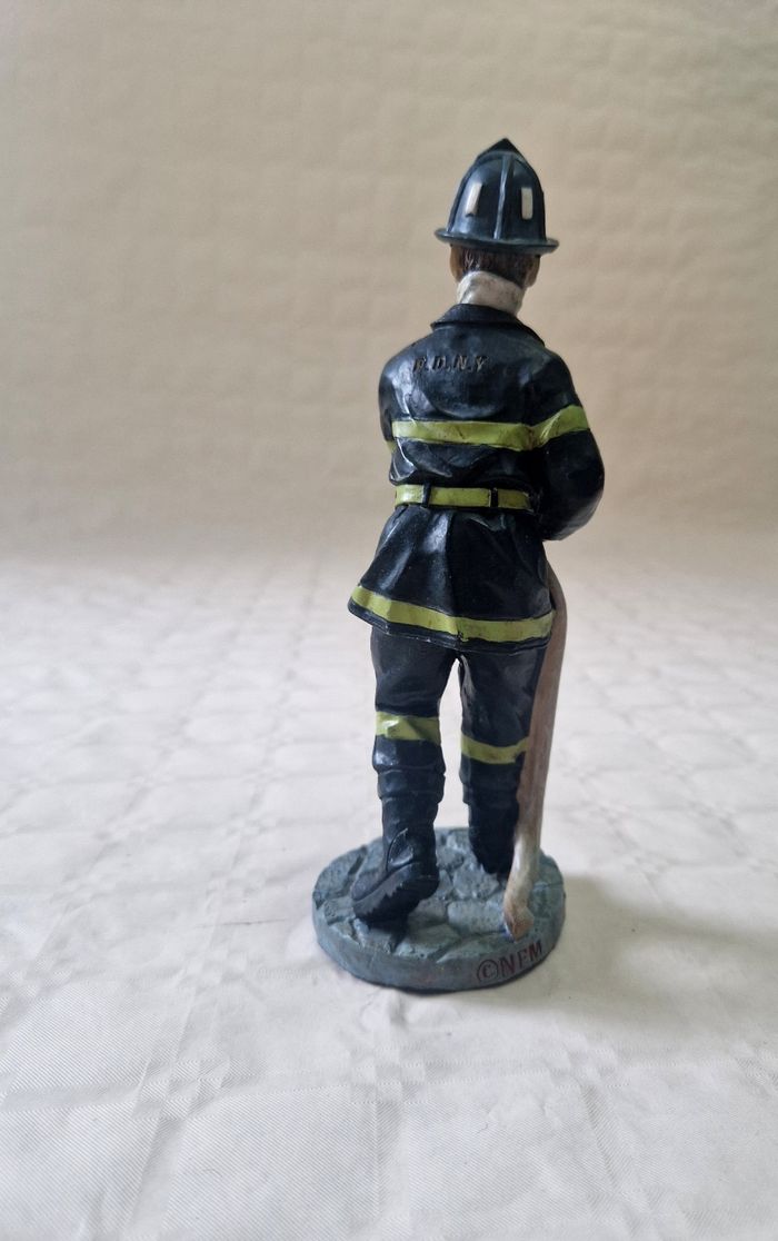 Figurine  / statuette  , Pompier , F.D.N.Y - photo numéro 2
