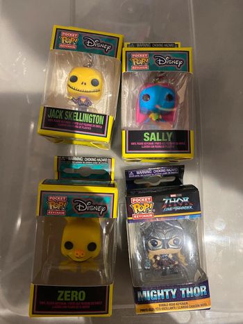 4 porteclés disney funko