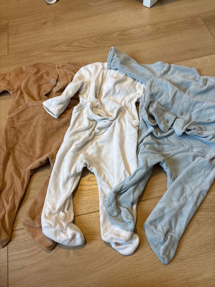 3 pyjama 6 mois - photo numéro 2