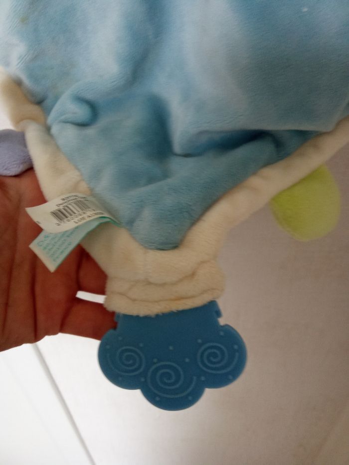 Doudou carré grelot ours baby nat' bleu ciel, bleu ciel, vert broderie super doudou, anneau de dentition - photo numéro 5