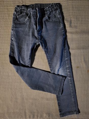 Jean gris à pois 5ans zeeman