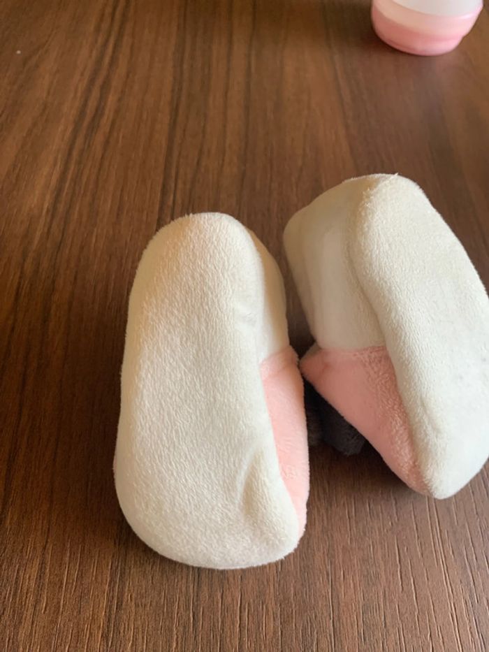 Chaussons Minnie 6 9 mois neufs - photo numéro 3