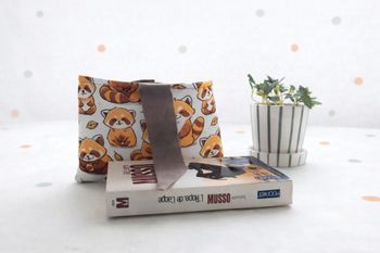 🐼 Pochette à livre Panda roux – Format poche – Fait main