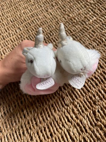 Chaussons lapin rose avec hochets