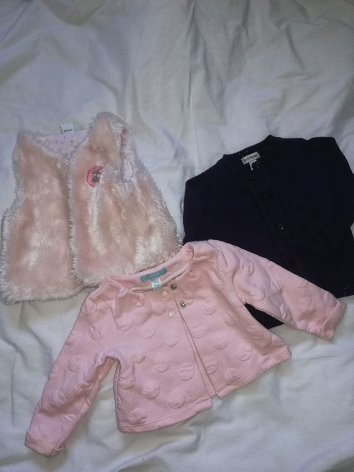 Lot gilet fille 6 mois - photo numéro 2