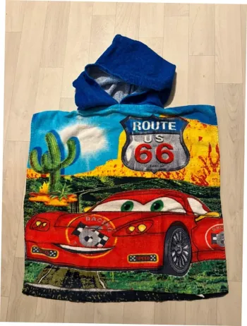 Poncho de bain cars en éponge très peu servi très bon état
