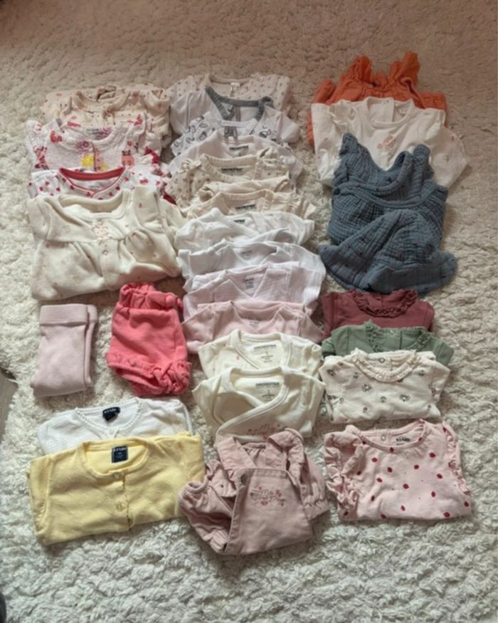 Grand lot fille Taille 1 mois -25 articles