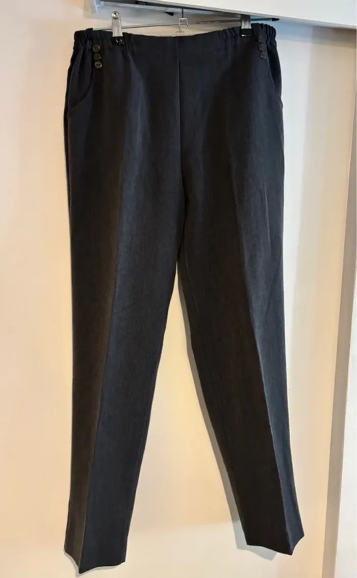 Jolie pantalon gris léger taille 36-38 en très bon état - photo numéro 2