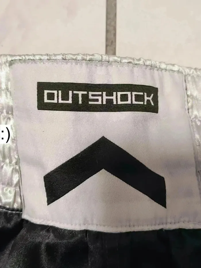 🥊 Short de boxe Outshock noir et blanc - photo numéro 8