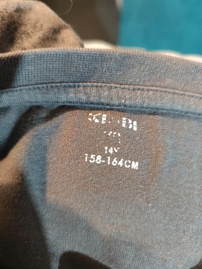 🌺t shirt manches courtes imprimé kiabi taille XS ou 14 ans - photo numéro 2