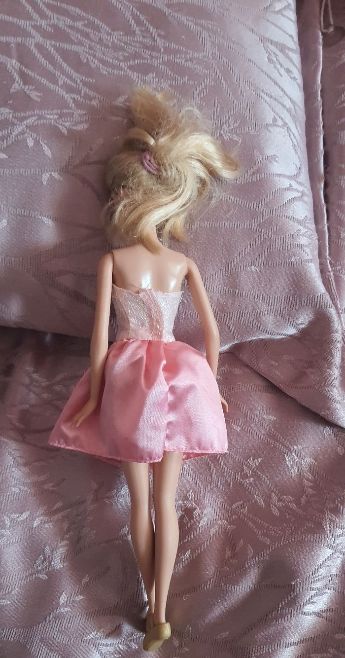 Poupée barbie - photo numéro 2