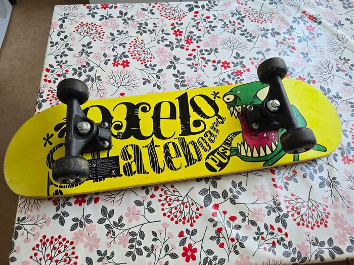 Skate  oxelo decathlon et un  casque - photo numéro 2