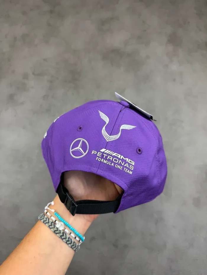 Casquette Mercedes F1 Gran Turismo Violette neuve - photo numéro 4