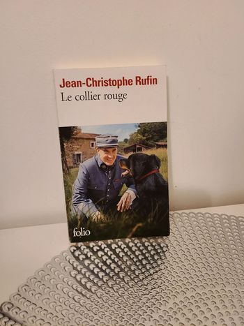 Livre le collier rouge