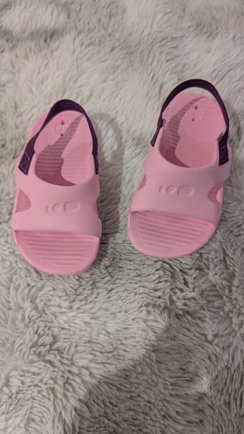 Sandales Decathlon taille 19-20