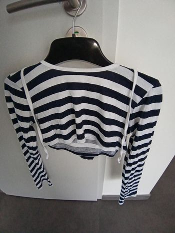 Sweat léger court cache épaule