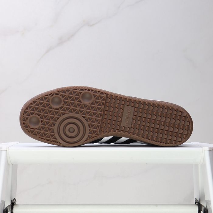 En stock : Baskets classiques ADIDAS ORIGINALS SAMBA OG. Un modèle plébiscité par les célébrités et - photo numéro 5