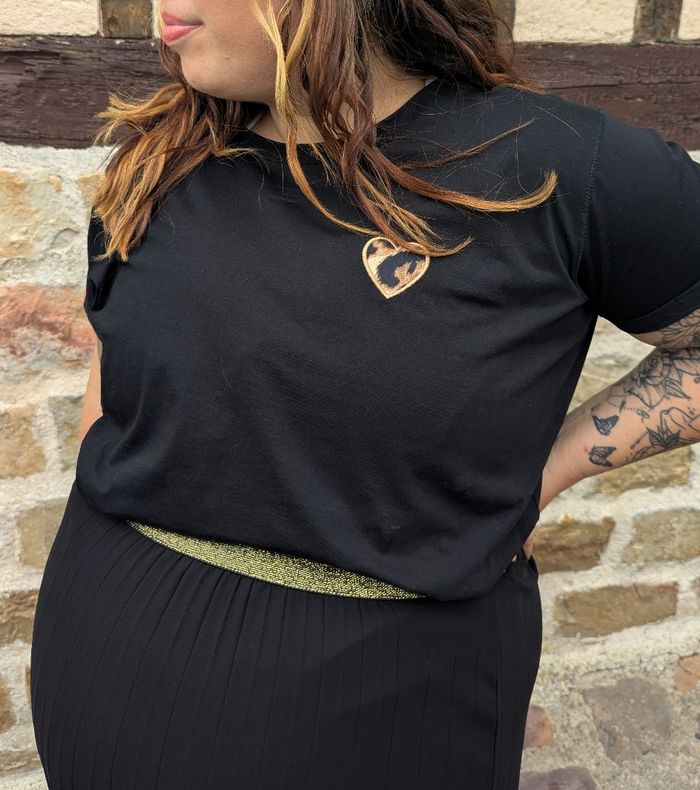 T-shirt Coeur noir/léopard col rond
Taille 44 - photo numéro 3
