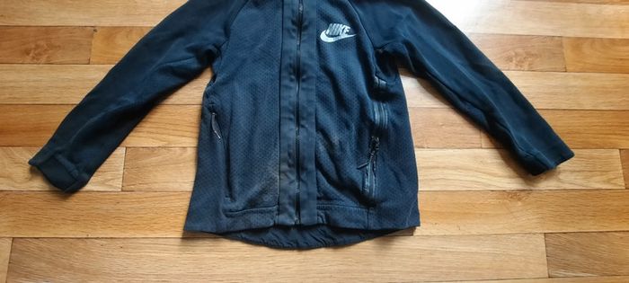 Veste Nike 12/13 ans très abîmée - photo numéro 2