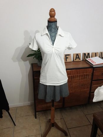 Tenue jupe courte et polo taille 42 44