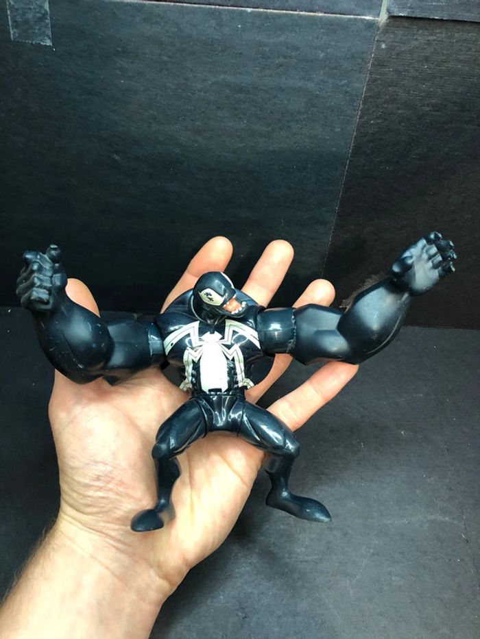 Figurine action figure articulée Marvel Spiderman venom 12 cm - photo numéro 5