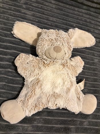 Doudou marionnette lapin beige blanc empreintes TEX