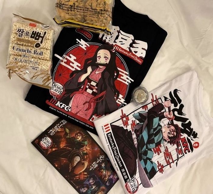 ‼️⚠️Dernier Lot disponible ⚠️ ‼️Neuf et Scellé T-shirts collectors tres rares taille S/M Tanjiro + Nezuko Demon Slayer x KFC - photo numéro 9