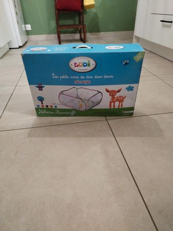 Aire de jeux a balle pour bébé , pliant et avec la boîte d'origine